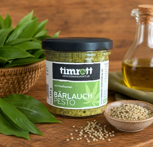 Timrott Bärlauch Pesto mit geschälten Hanfsamen im 135-g-Glas – aromatisches Feinkost-Pesto aus frischem Bärlauch für Pasta, Kartoffeln, Brot und mediterrane Gerichte.