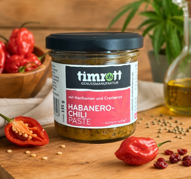 Timrott Habanero-Chili-Paste mit Hanfsamen und Cranberrys im 135-g-Glas – extrem scharfe Feinkost-Chilipaste zum Verfeinern von Grillgerichten, Burgern, Saucen, Dips und Marinaden.