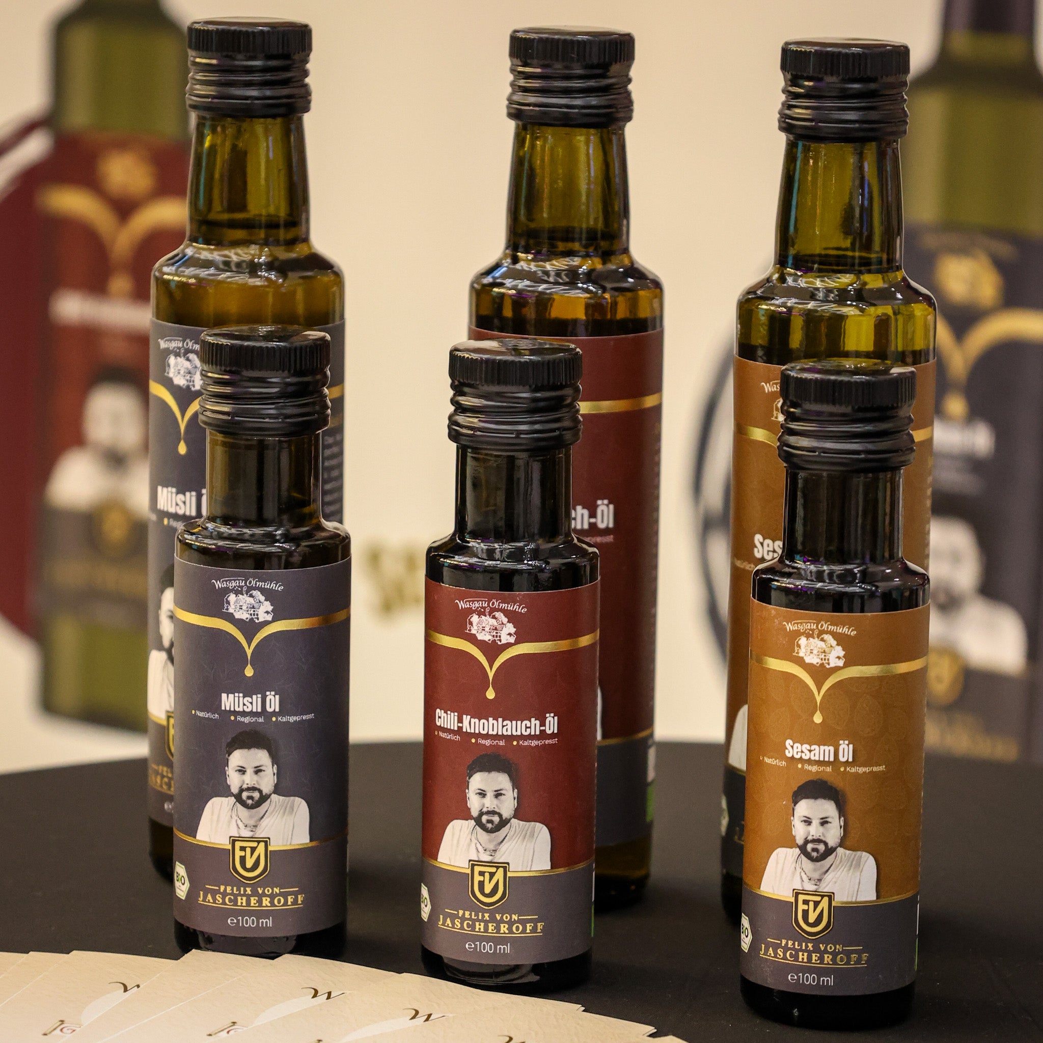 Kaltgepresstes Bio Sesamöl der Wasgau Ölmühle – vielseitiges Speiseöl mit nussigem Geschmack zum Verfeinern von Wokgerichten, Dressings, Marinaden und Dips.