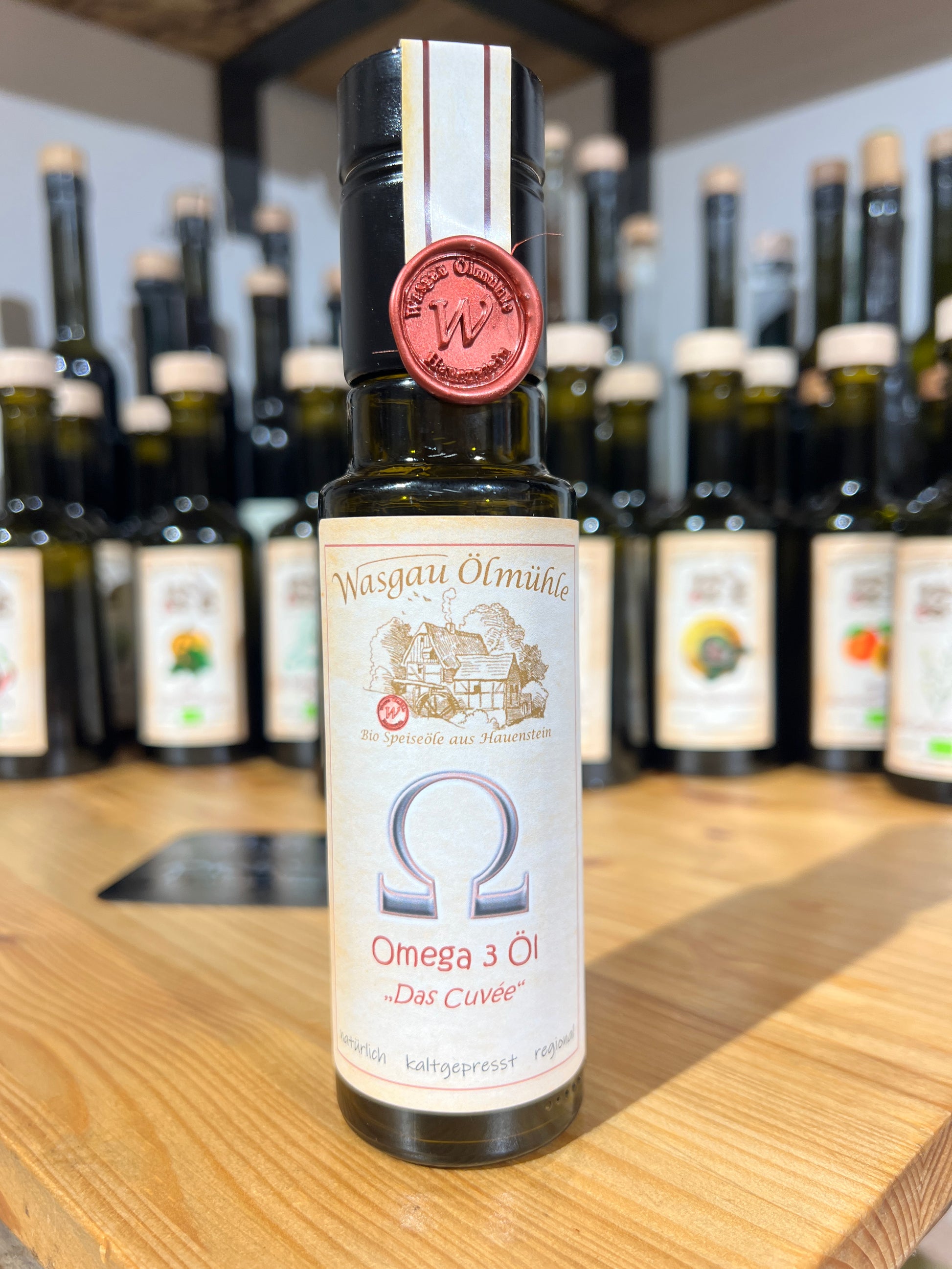 Omega-3 Öl der Wasgau Ölmühle – hochwertige kaltgepresste Ölkomposition mit mild-nussigem Geschmack und natürlichem Gehalt an Omega-3-Fettsäuren.